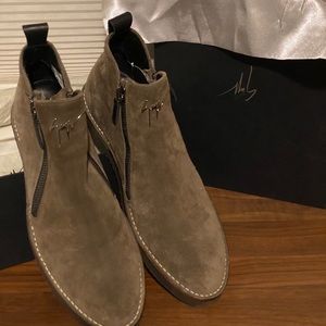 ✨HP!✨BNIB Men’s Suede Giuseppe Zanotti Boot 46 13